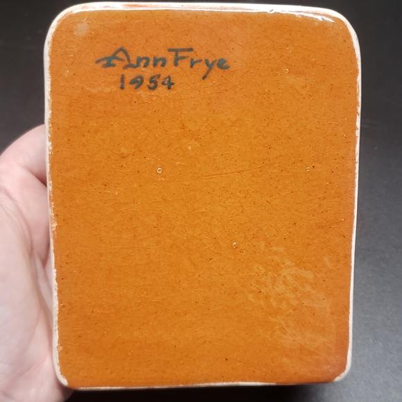 Vintage Handmade 1950s Ceramic Soap Dish - Picture 4 of 9